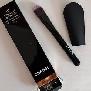 CHANEL Foundation Brush-N*100 NEW IN BOX